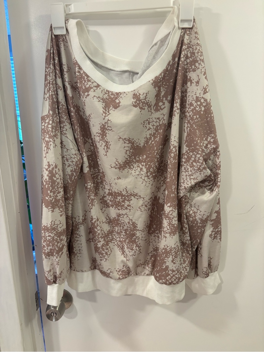 SHEIN Taupe & White Pattern Pullover Sweatshirt